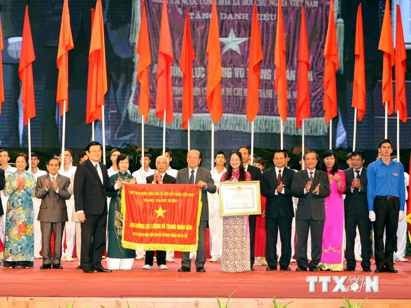 ท่านเจืองเติ๊นซาง ประธานประเทศเวียดนามเข้าร่วมพิธีรำลึกครบรอบ๕๐ปีขบวนการ“พร้อม๓ประการ”